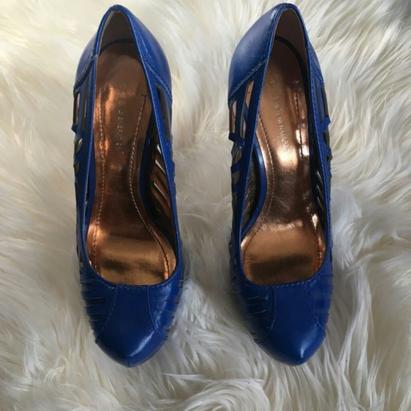 BCBG Vivid Blue Oracle Leather Heels ( Size 8) - Picture 2 of 4